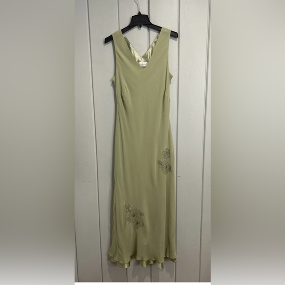 Donna Ricco
100% Silk Donna Ricco  Green Maxi Dress with Floral Embroidery sz 10 - Picture 6 of 10